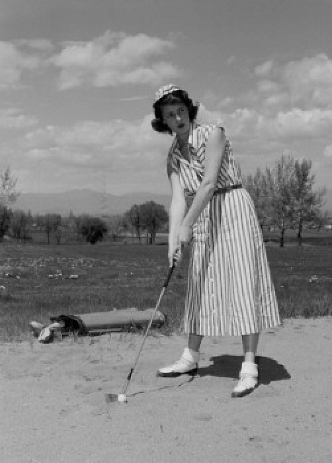 Young woman playing golf Canvas Art - (24 x 36)
