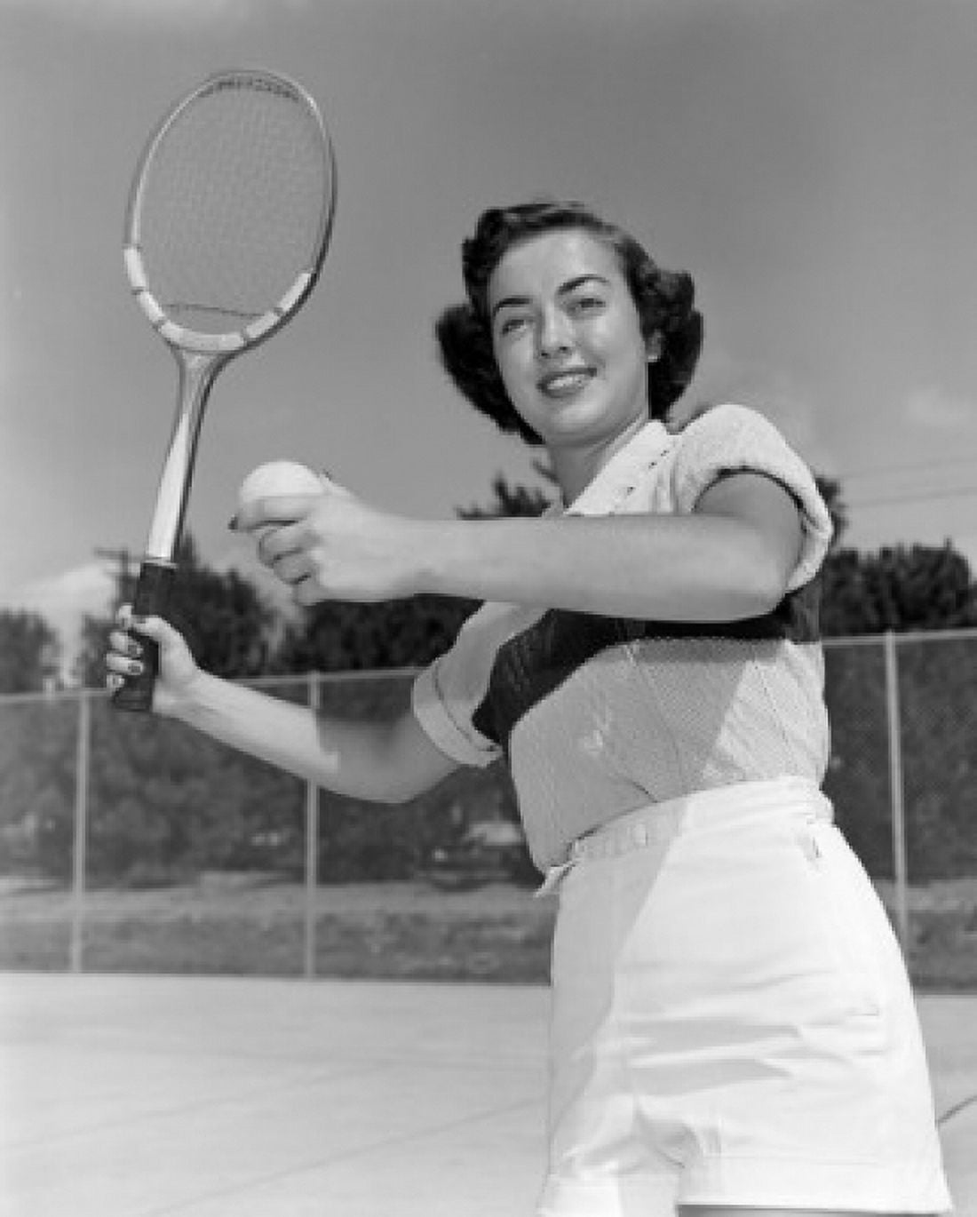 Young woman playing tennis Canvas Art - (18 x 24)