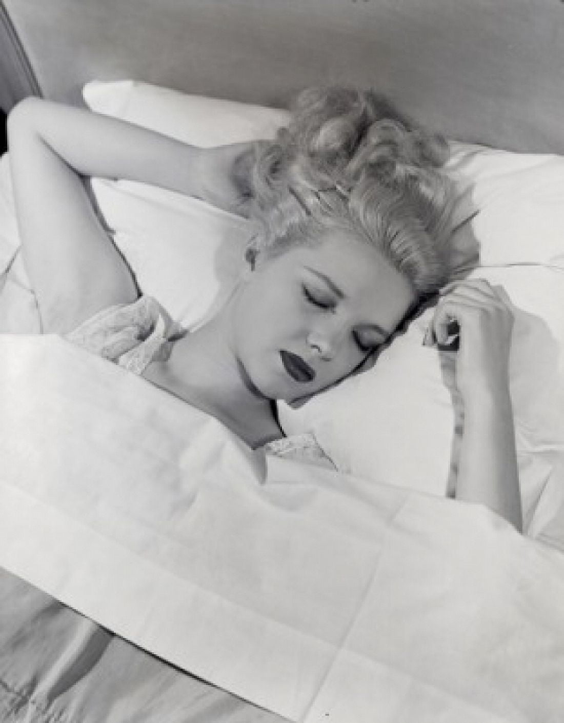 Young woman sleeping Canvas Art - (18 x 24)