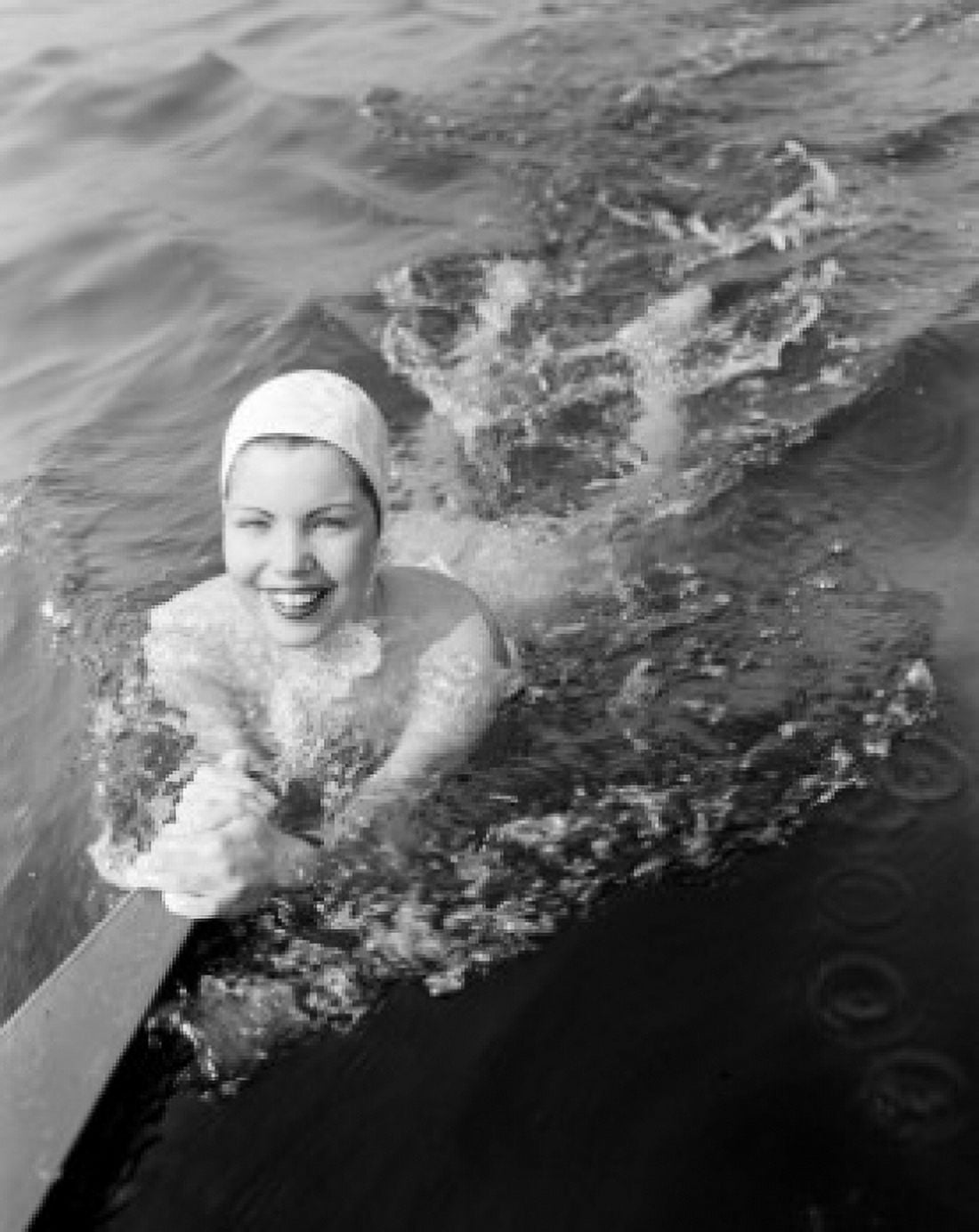 Young woman swimming in lake Canvas Art -  (24 x 36)