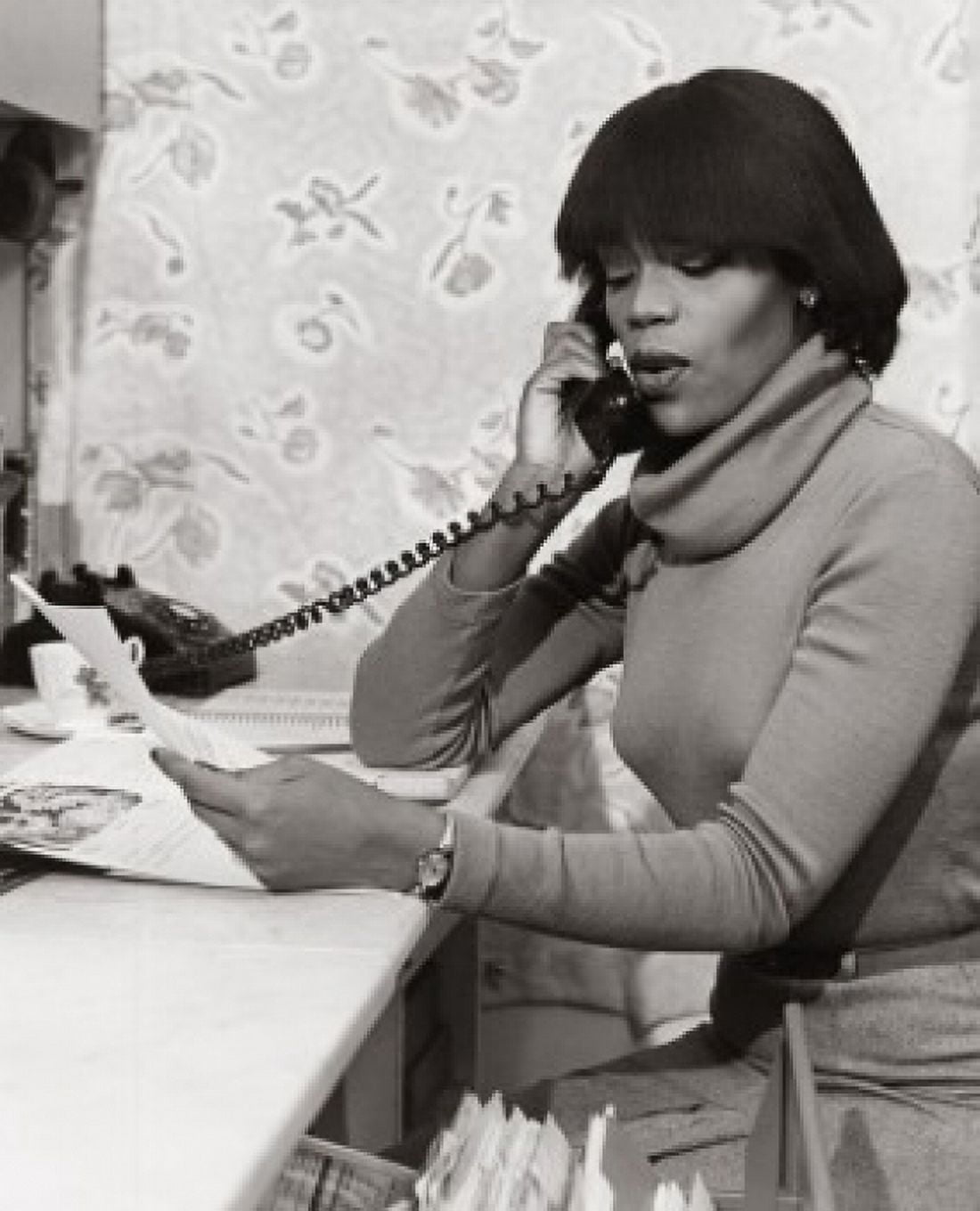 Young woman talking on the telephone Canvas Art - (18 x 24)