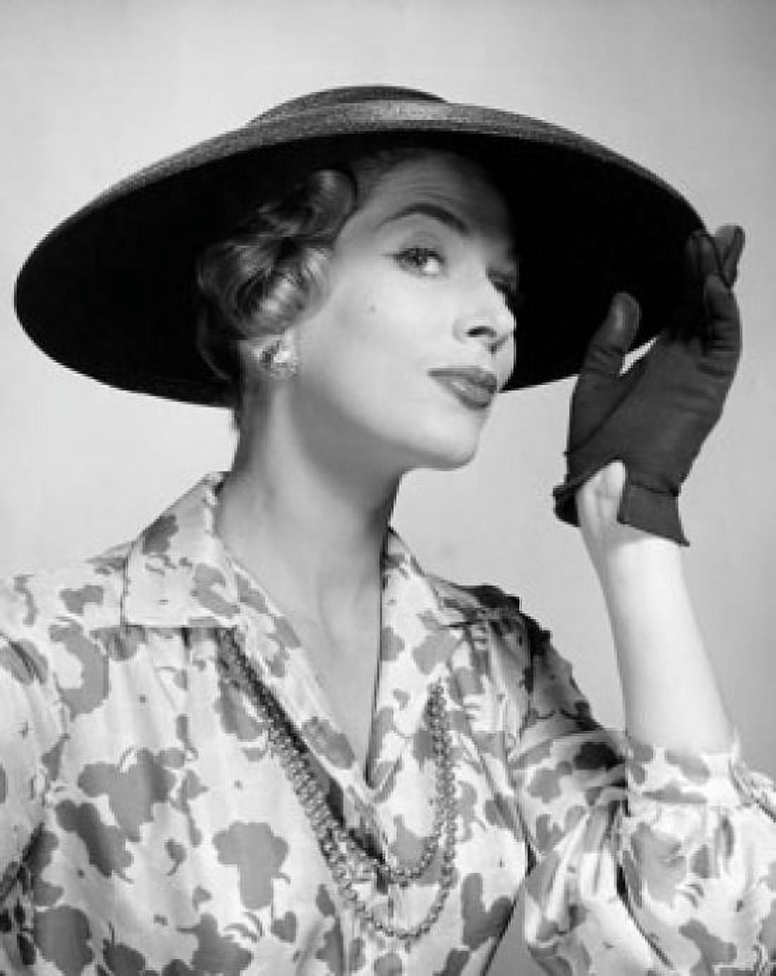 Young woman wearing hat Canvas Art - (18 x 24)
