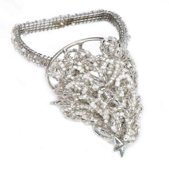 Yule Tree Napkin RingColor: Silver & CreamSize: 4"x2.5"Set of 4