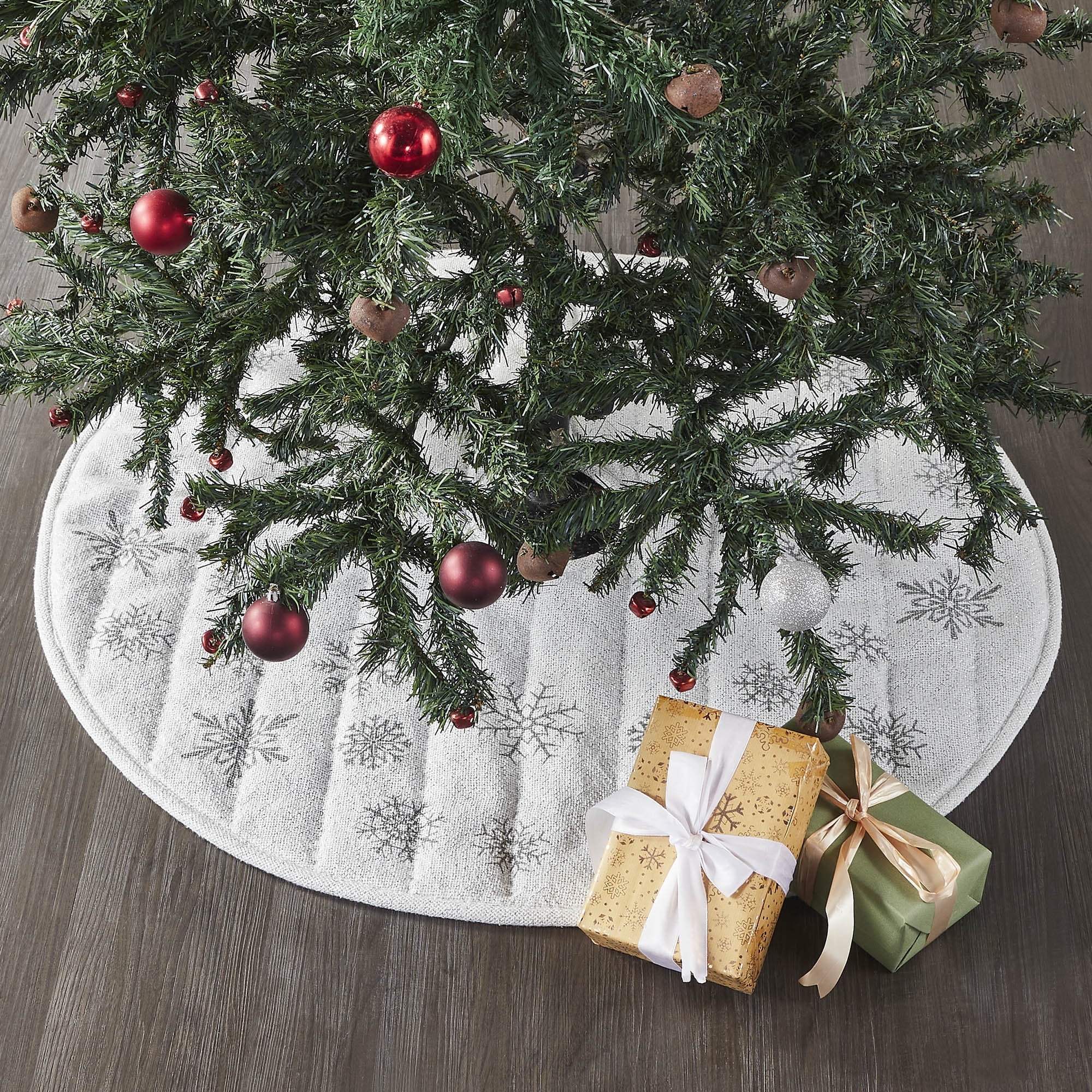 Antique White Cotton Snowflake Tree Skirt, 36"