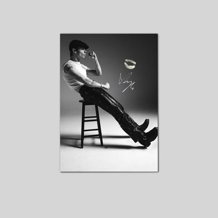 Yungblud Kissed & Signed Music Rock Poster Size 24''x36'' Googate