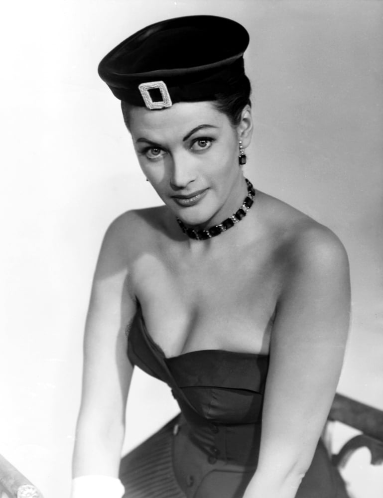 Yvonne De Carlo Canvas Art - (16 x 20)