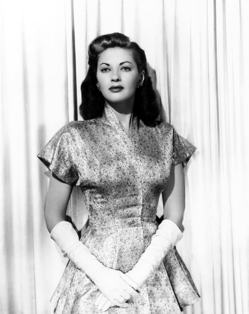 Yvonne De Carlo Canvas Art - (16 x 20)