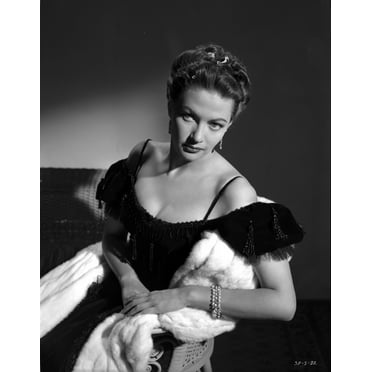 Yvonne Decarlo posed in Sexy Outfit in Black and White Photo Print (8 x 10)
