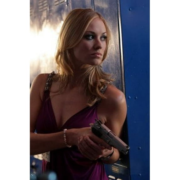 Yvonne Strahovski Poster 16x24