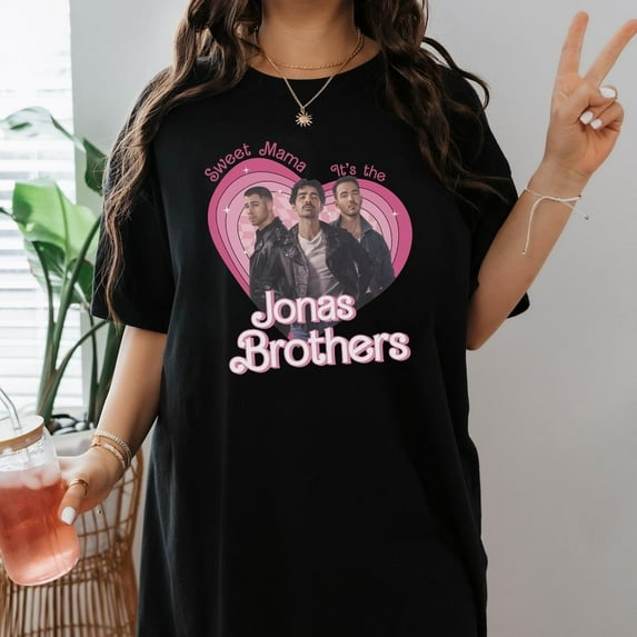 ZENUA Team Jonas Shirt, Sweet Mama It'S Jonas Bros Tee, Living The Dream Tour 2025 Shirt, Merchandise Shirt, Jonas Tour Gift For Her Hot Trending Shirt/Sweatshirt/Hoodie