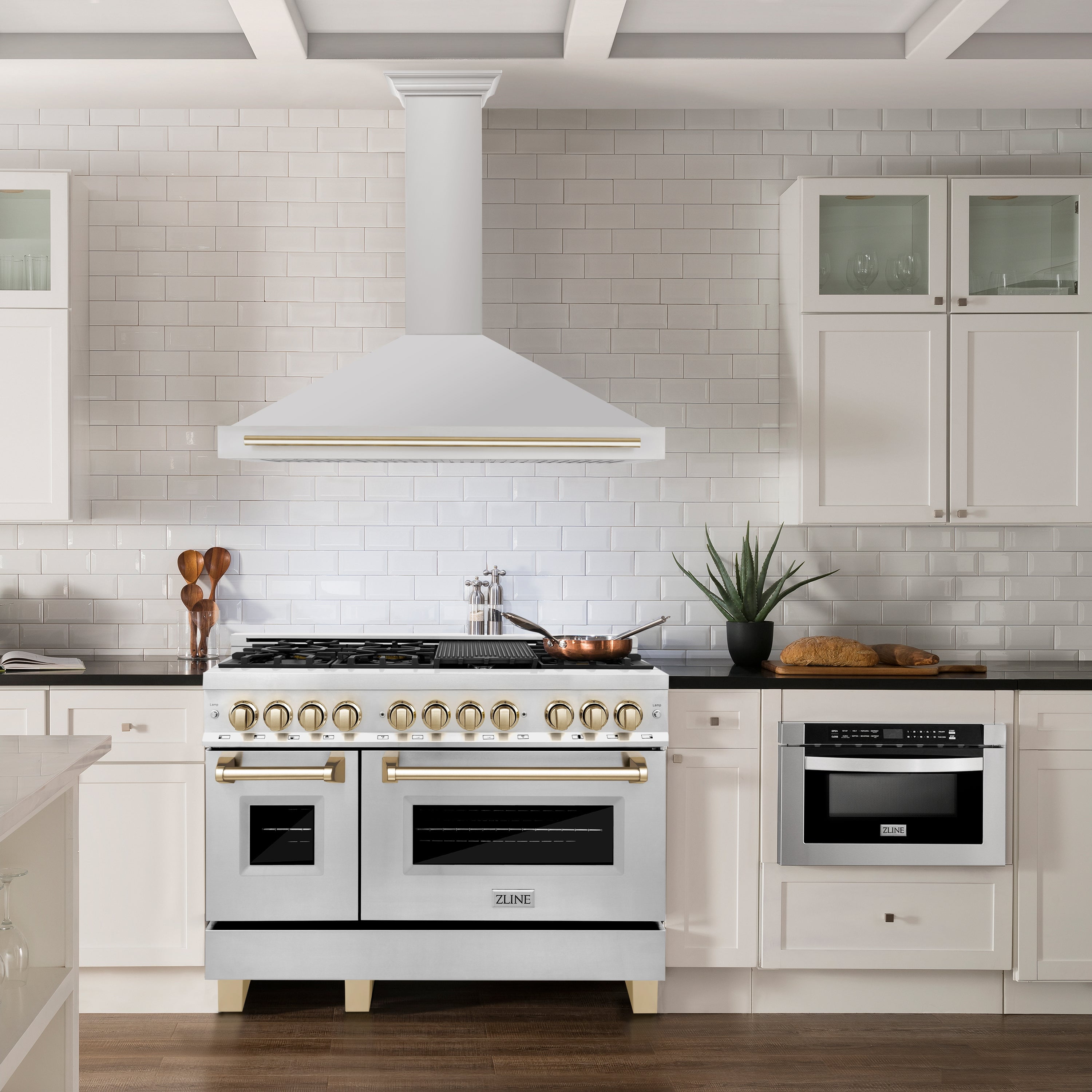 ZLINE 48 ZLINE Autograph Edition Stainless Steel Range Hood with Stainless Steel Shell and Champagne Bronze Handle (KB4SNZ-48-CB