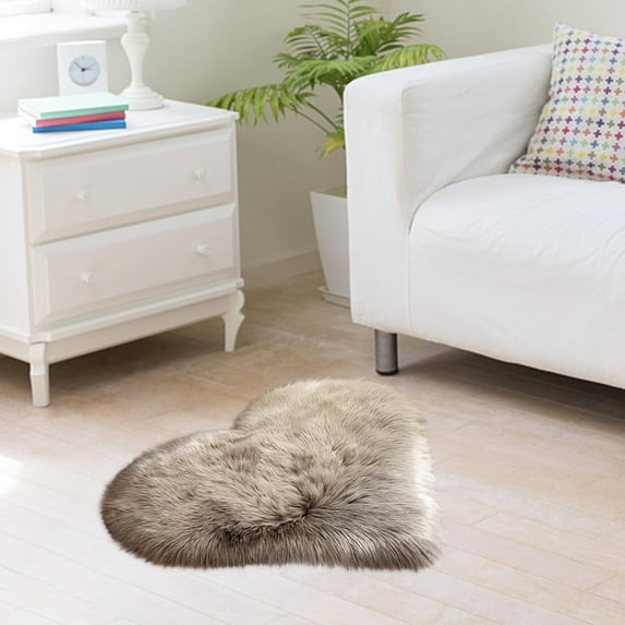 ZToonmas Heart-Shaped Faux Fur Sheepskin Rug - Soft Fluffy Rugs for Bedroom Wool Imitation Sheepskin Rugs Faux Non Slip Bedroom Carpet Mats