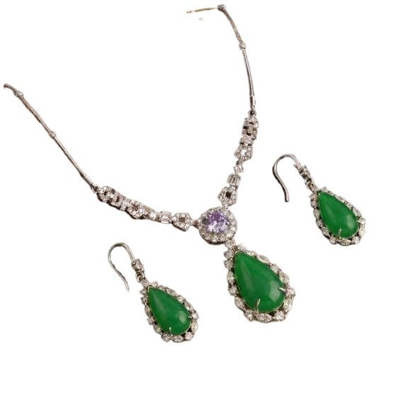 ZX Vintage French Palace-Style Teardrop Emerald Earrings and Necklace, High-End Dress Paired with Light Luxury Jewelry Accessories