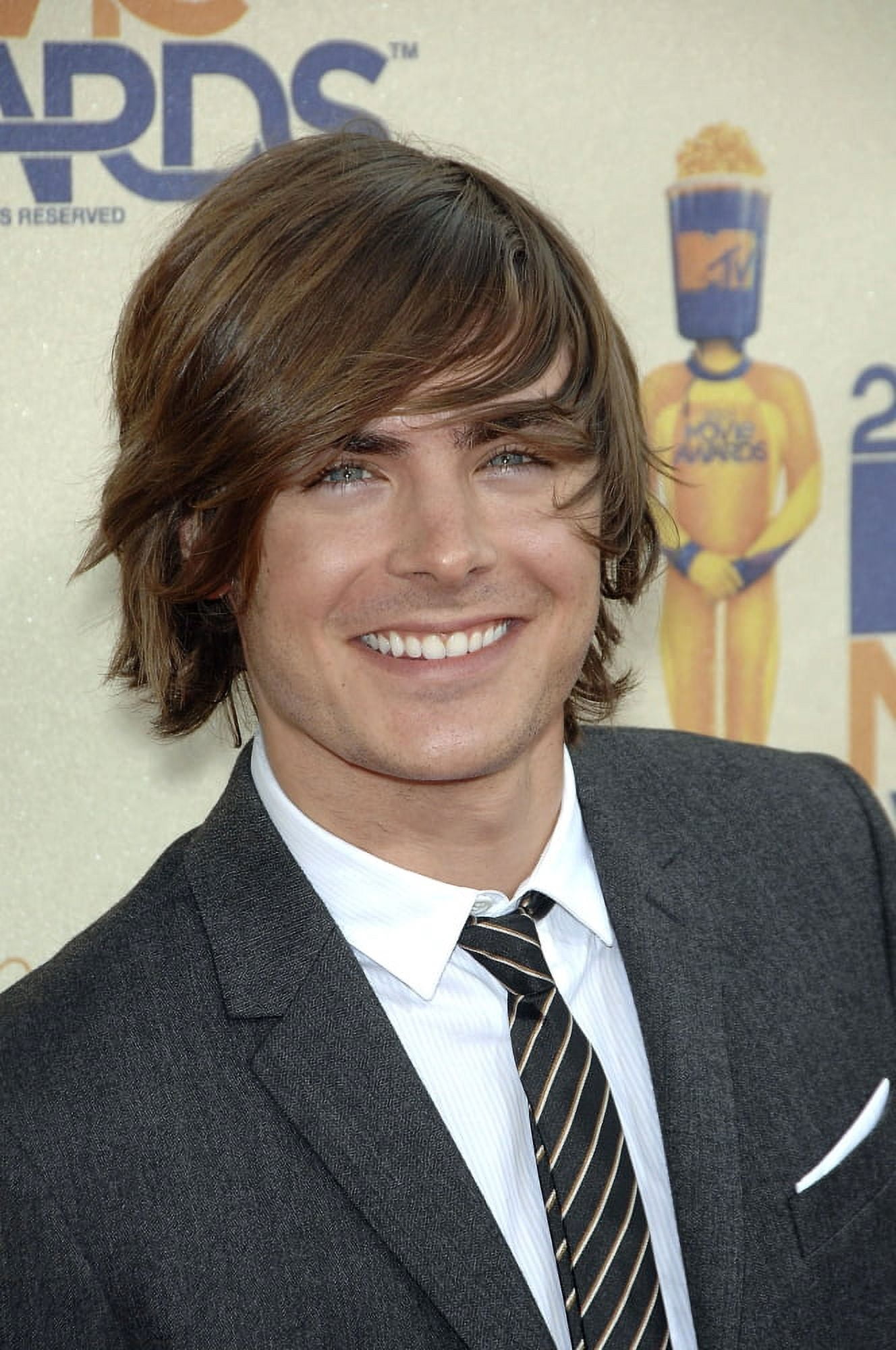 Zac Efron At Arrivals For 2009 Mtv Movie Awards - Arrivals Canvas Art - (16 x 20)