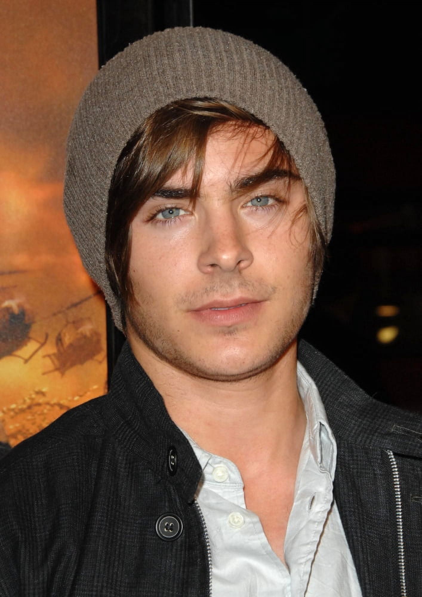 Zac Efron At Arrivals For Premiere Of Watchmen Canvas Art - (16 x 20)