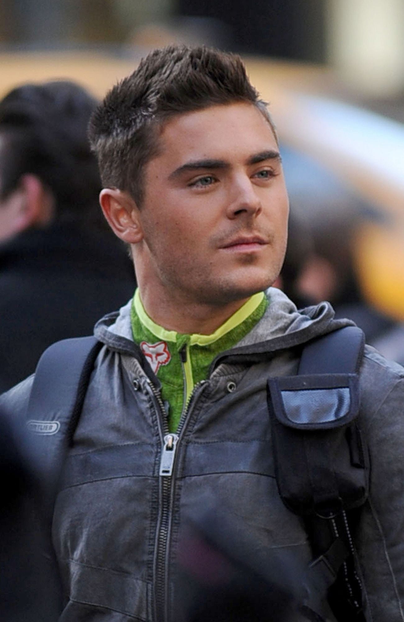 Zac Efron On Location For New YearS Eve Filming On Location In New York Canvas Art - (16 x 20)