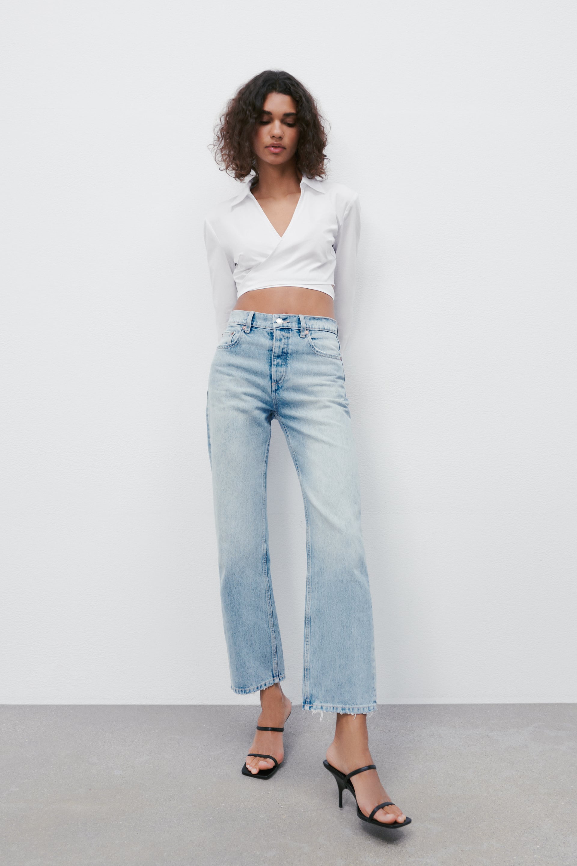 Zara High Rise Straight Fit Regular Length Jeans Size ( Reference -  4365/361) 40/ US8