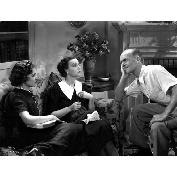 Zasu Pitts sitting and Talking Movie Scene Photo Print (8 x 10)