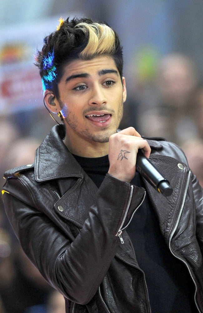 Zayn Malik On Stage For Nbc Today Show Toyota Concert Series With One Direction Canvas Art - (16 x 20)