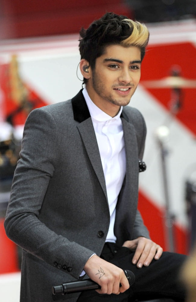 Zayn Malik On Stage For Nbc Today Show Toyota Concert Series With One Direction Canvas Art -  (16 x 20)