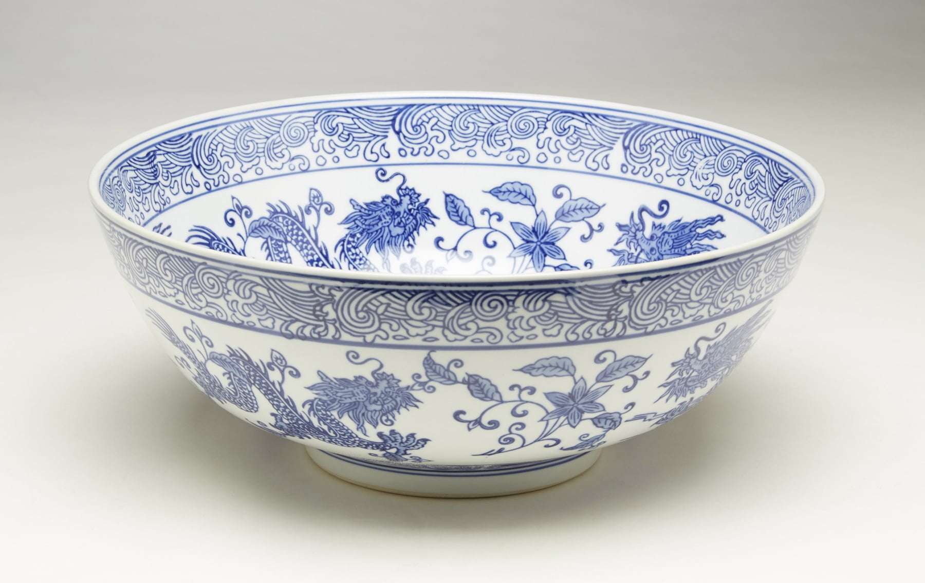 Zeckos AA Importing 59816 Blue And White Bowl