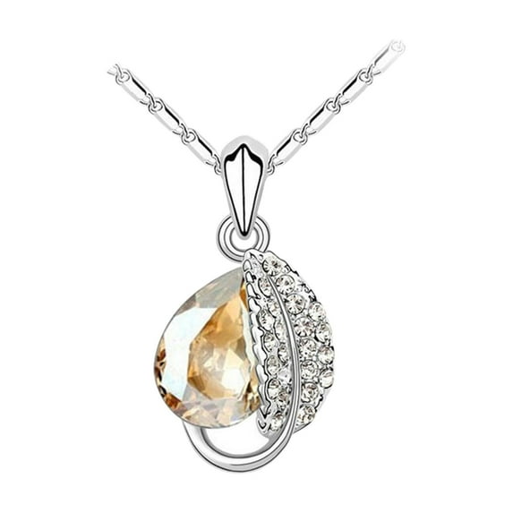 ZestqaQ Gorgeous Diamond Leaf Crystal Necklace, Elegant Jewelry for Any Occasion, Unique Souvenir Gift, Comfortable Wear for Women, Make Your Appearance Stand Out