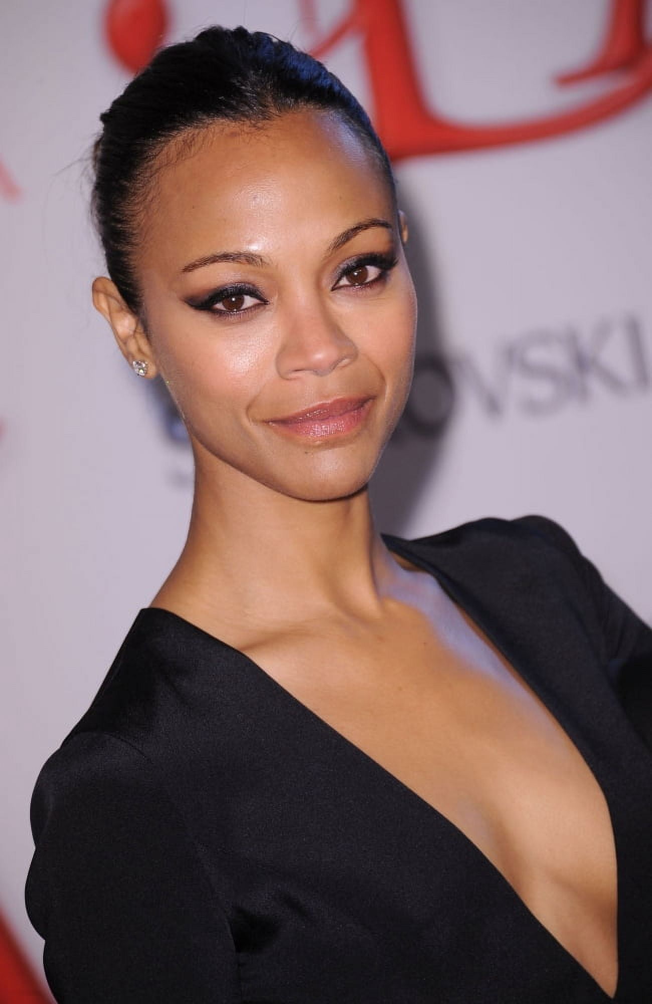 Zoe Saldana At Arrivals For 2012 Cfda Fashion Awards Canvas Art -  (16 x 20)