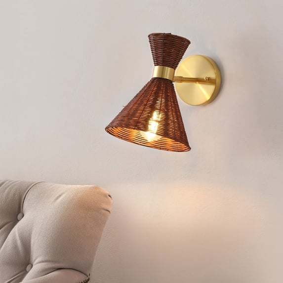 JONATHAN Y Zoey 10" 1-Light Mid-Century Vintage Retro Rattan/Metal LED Sconce with Adjustable Shade, Dark Brown/Brass Gold