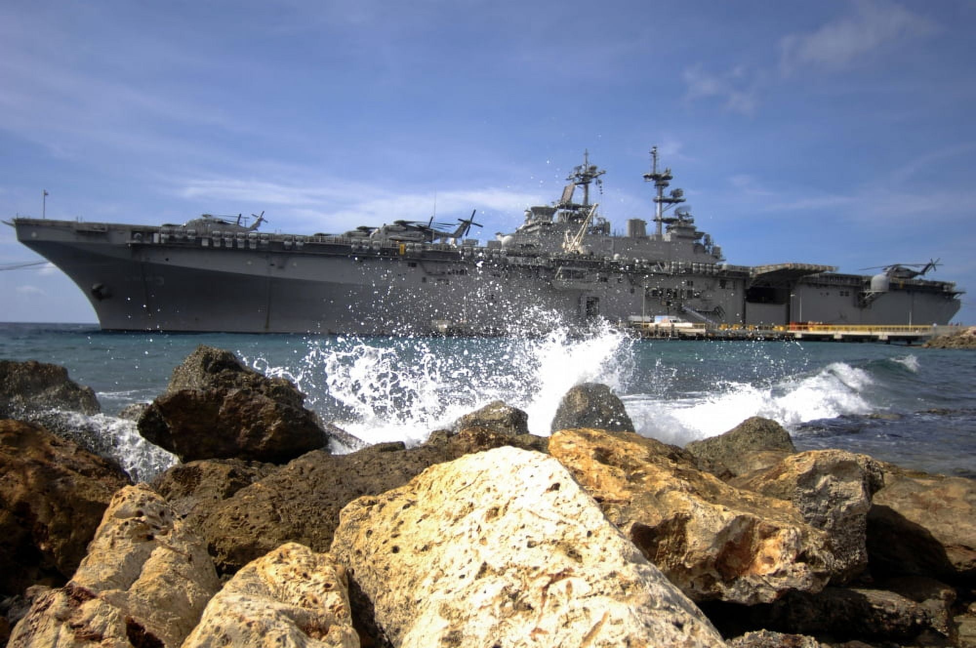 The amphibious assault ship USS Kearsarge visiting the Netherlands Antilles for the humanitarian service project Canvas Art - Stocktrek Images (35 x 23)