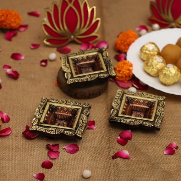 4pc Antique Clay Diyas for Diwali Decorations for Home Handcrafted Terracotta Earthen Diya Set Indian Pooja Items Traditional Deepawali Decor Lamps