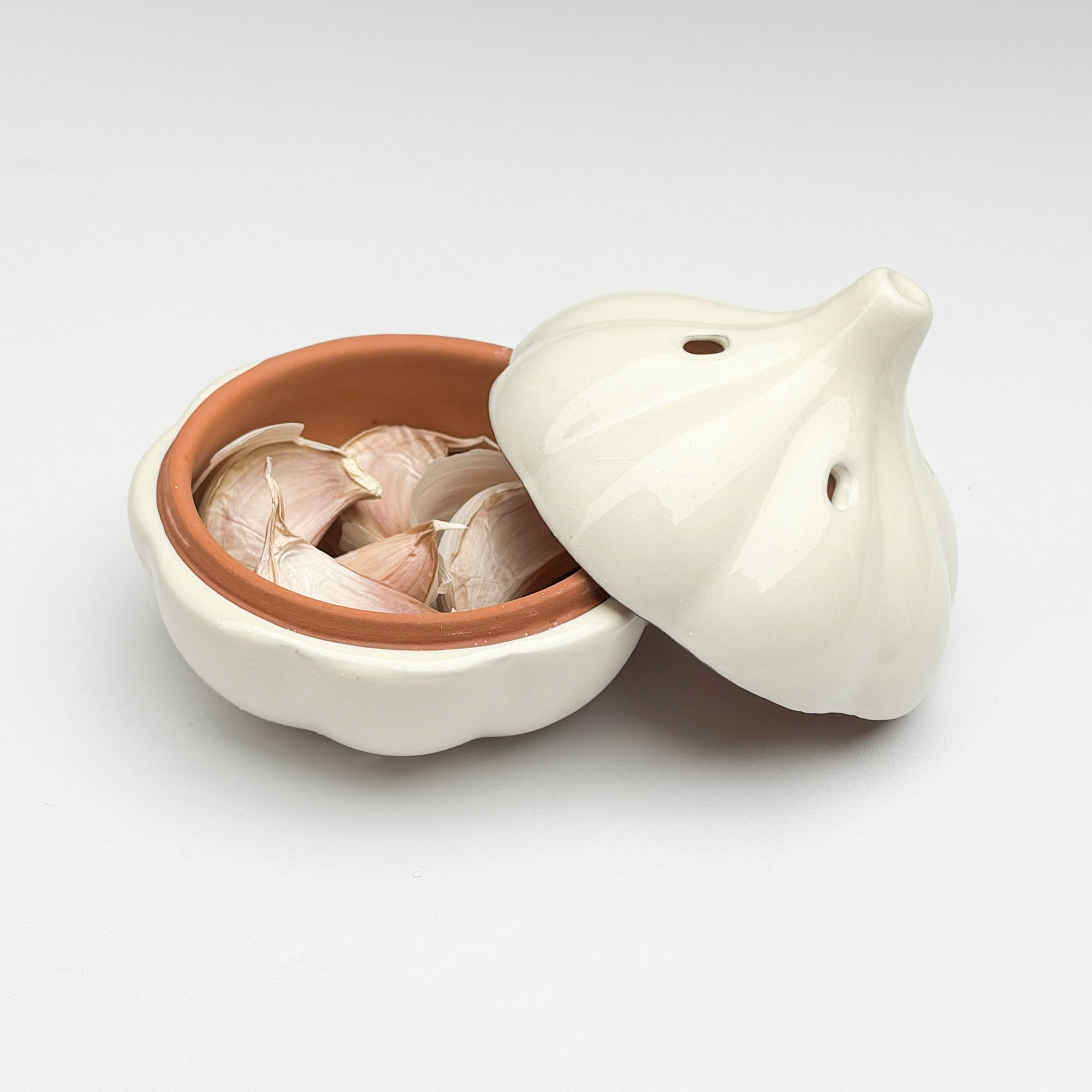 ceramic garlic keeper, ceramic garlic container, ceramic garlic jar