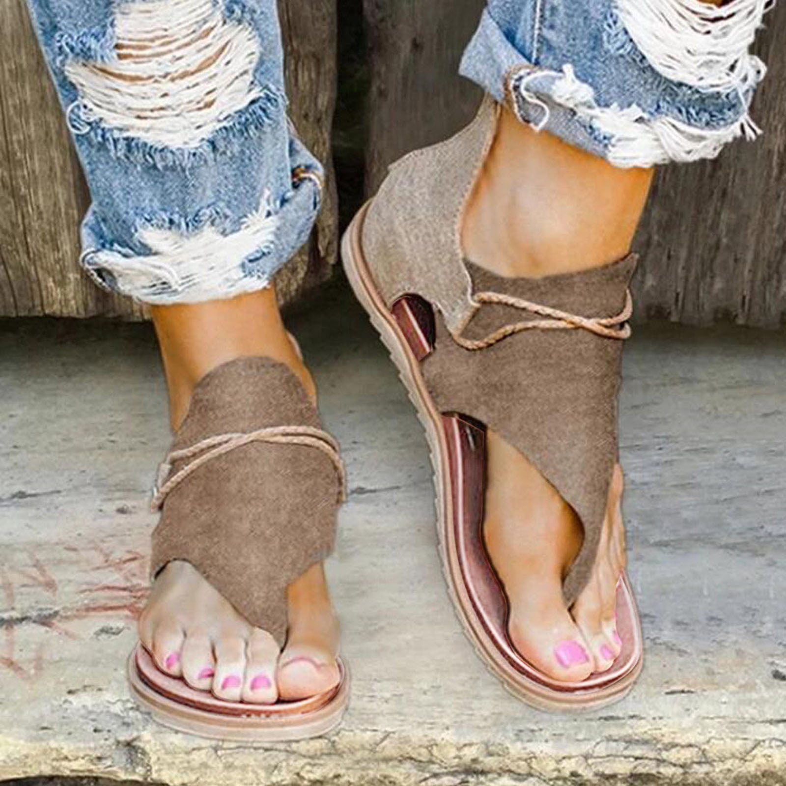 How To Wear Knee-High Sandals This Summer | Gladiator sandals outfit, Fashion  clothes women, Summer outfits