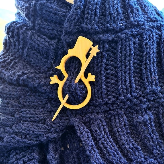 ddioayh Wooden Snowman Scarf Pin Brooch - Animal-Themed Fashion Accessory for Sweaters and Shawls with Handcrafted Natural Finish
