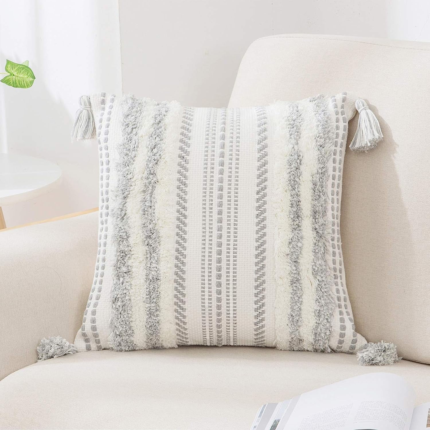 JASEN Blue and Beige Boho Decorative Throw Pillow Cover, Woven Tufted  Pillow Cover with Tassels Diamond Pattern Pillow Covers for Couch Sofa  Bedroom