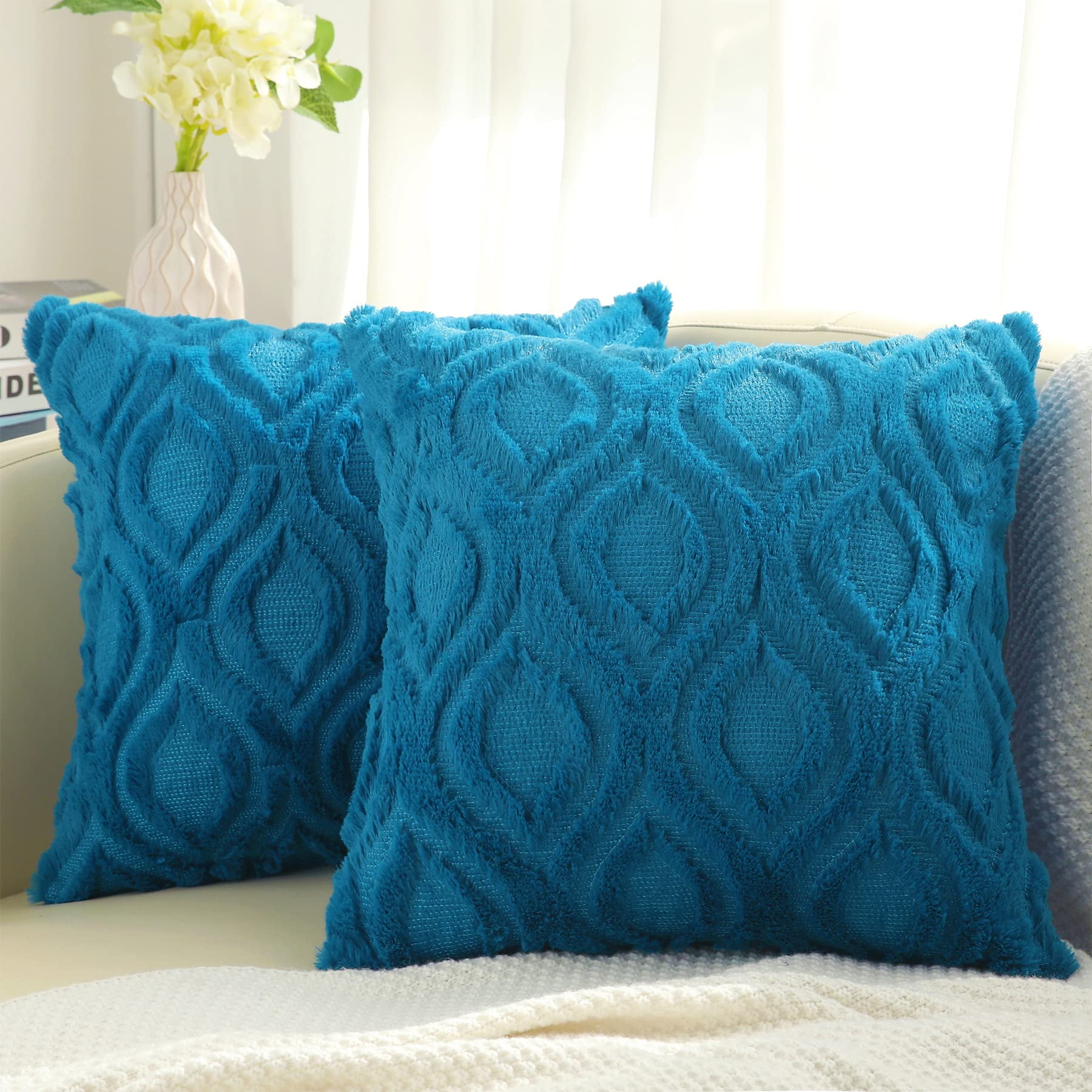 decorUhome Pack of 2 Throw Pillow Covers 18x18, Soft Plush Faux Wool