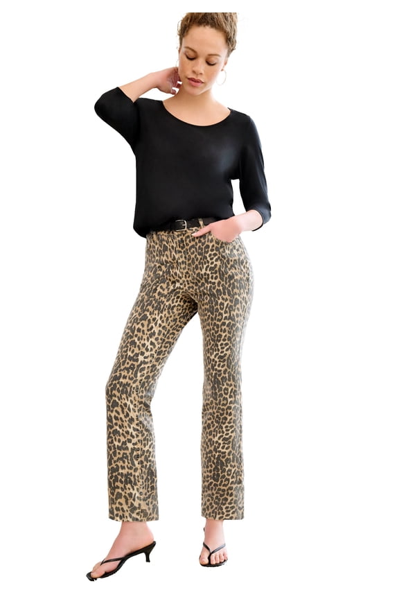 Plus Size Stretch Mid-Rise Relaxed Straight Leg Jeans