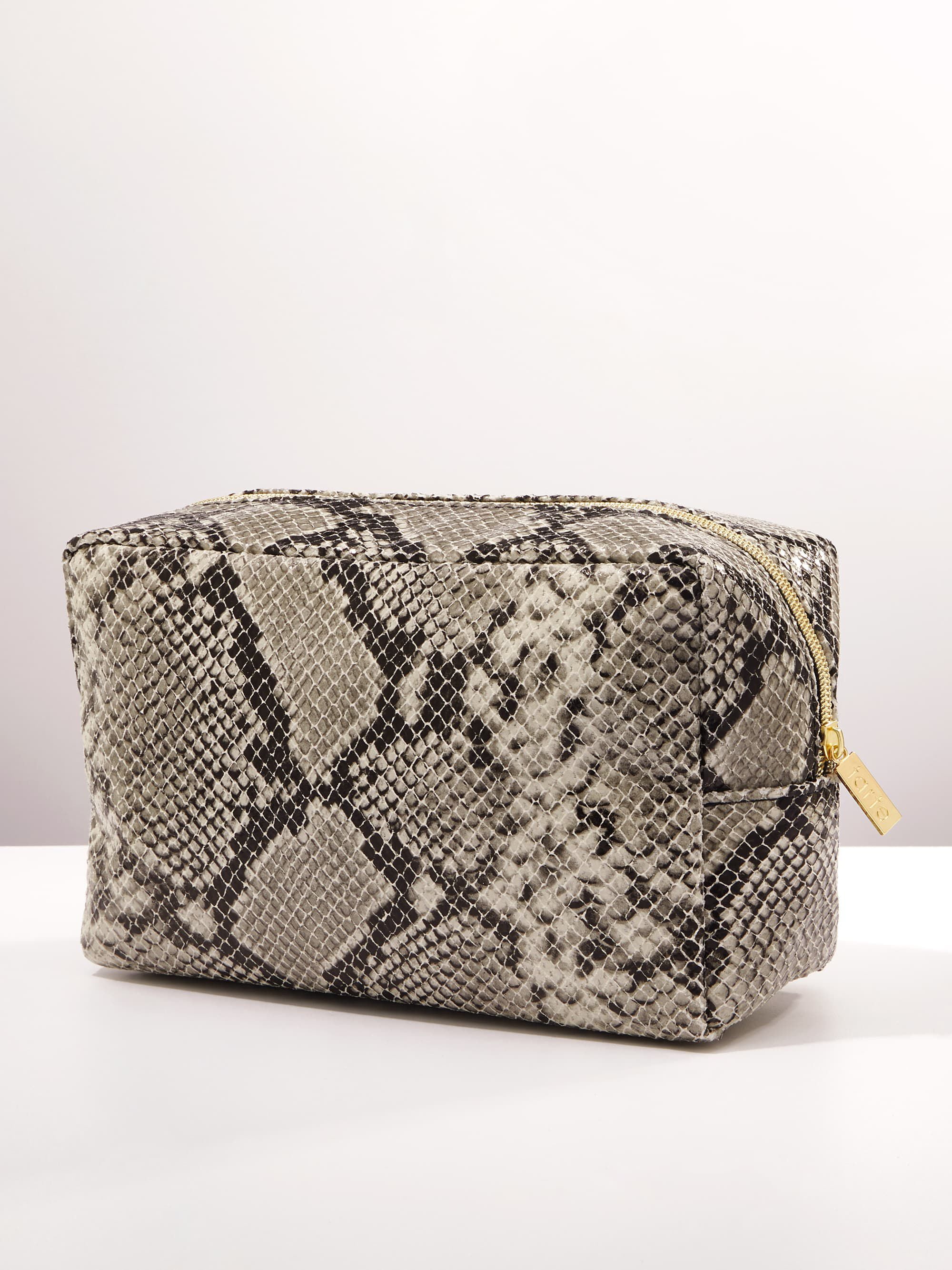 near by us/ tarte bag ベージュ　ホワイト tarte™ puffy makeup bag in white – Tarte™