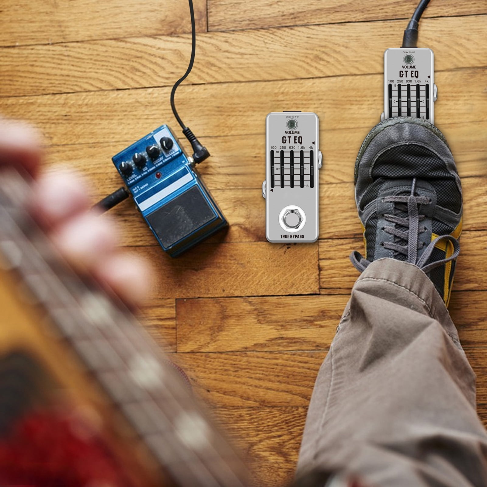 guitar EQ pedal Eq 5-Band EQ Pedal Electric Guitar Equalizer 100Hz 250Hz 630Hz 1.6kHz 4kHz True Bypass 1/4 Inch Mono Metal Shell Effects Pedal Overload Distortion Delay Reverberation