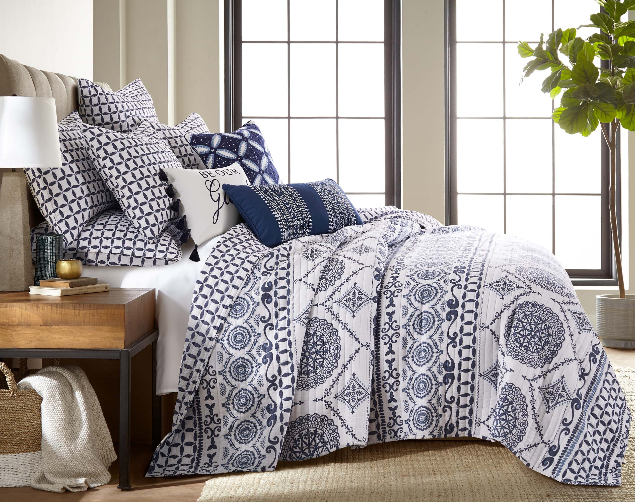 homThreads Valentina Quilt Set King Quilt (106x92in.) + Two King