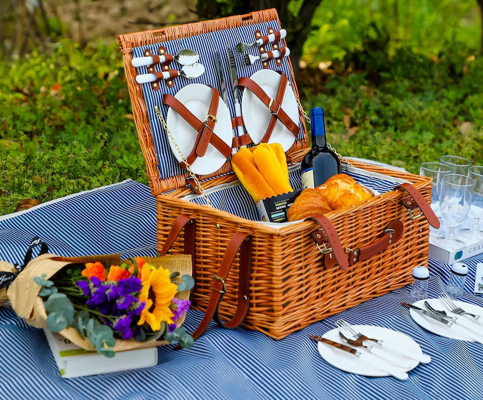 iLivin HandWoven Wicker Picnic Basket for 4, Insulated Cooler Bag