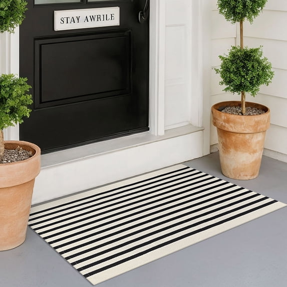 iOhouze Outdoor Rugs Black and Beige Striped Porch Rug 2x3 ft Outdoor Doormats Front Door Rug for Front Door Kitchen Hallway Bedroom Laundry Room