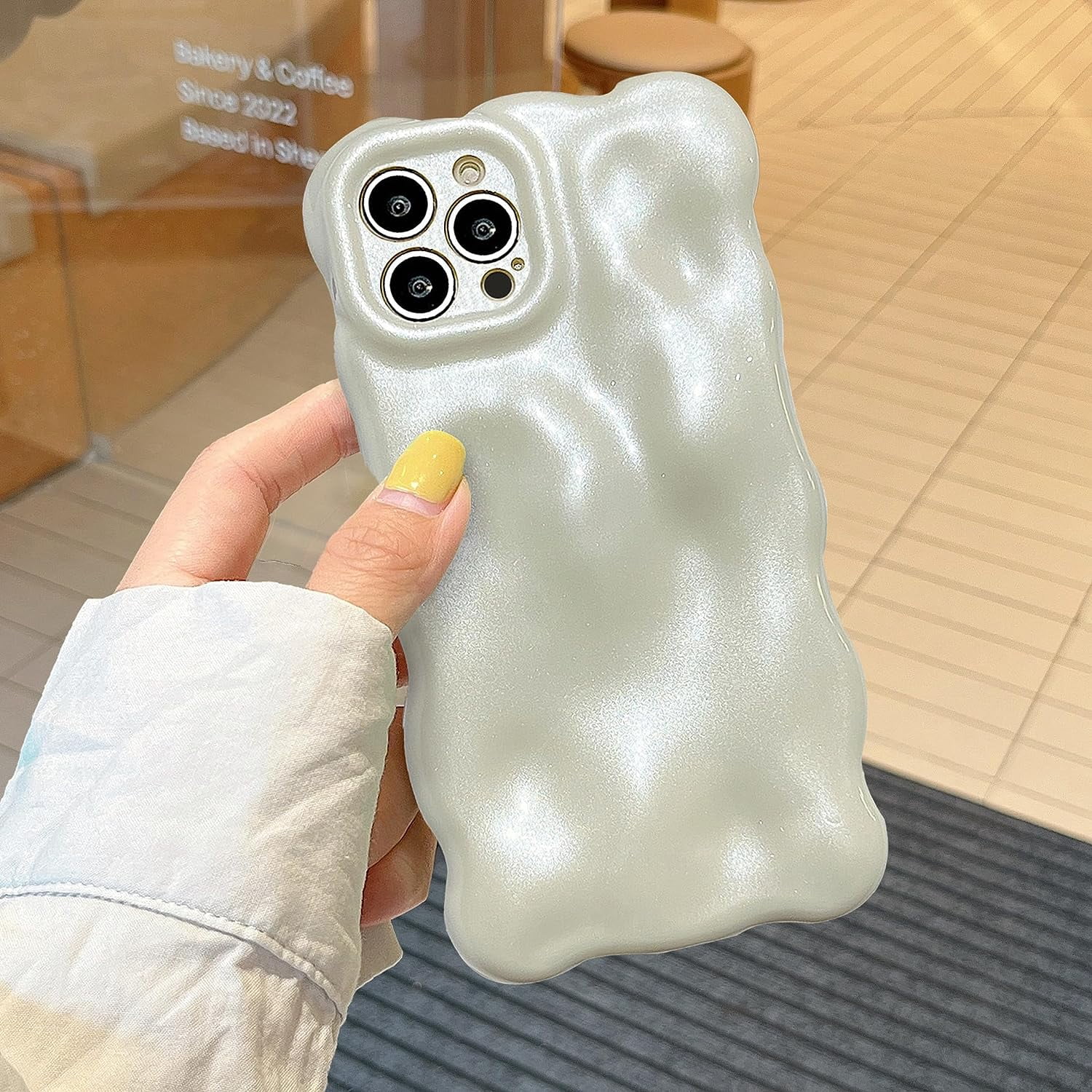Wavy Case Iphone 12 12 Pro Light Beige main image 1