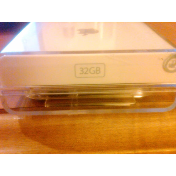 Pre-Owned Apple iPod touch 32 - Game Boy (3rd Generation)