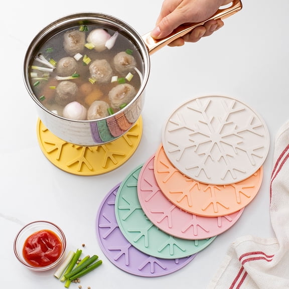 karymi Food Grade Silicone Heat Resistant Trivet Pad with Snowflake Design, Non Slip Pot Holder for Countertop Table Protection, 7.5 Inch Diameter Mens Gifts