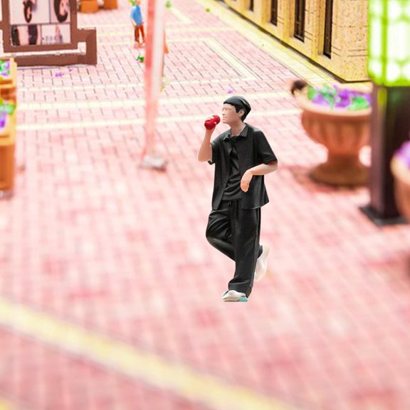 koolsoo 1:64 Scale Diorama Figure: Hand-painted Mini-model of A Man with A Drink in His Hand - Miniature Figure for Table Decoration And Hobby.