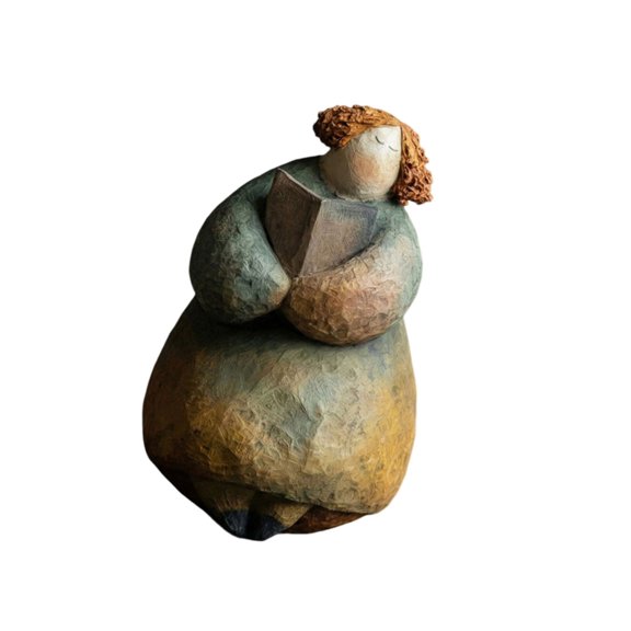 lanema Bookshelf Decors Reading Woman Figurine in Resin, Artistic Tabletop Sculpture Accent for Desk and Cabinet Display