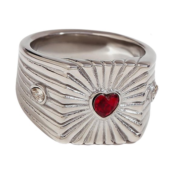 lanema Elegant Heart Crystal Rings Unique Hand Accessory Stainless Steel Texture Suitable for Parties and Daily Outfits