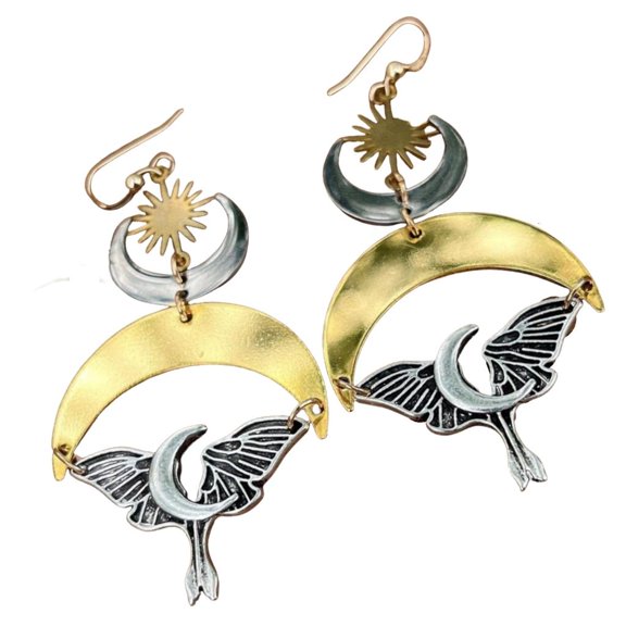 lanema Stylish Moth Dangle Earrings Simple Earrings Alloy Texture Offering Comfort Wear for Everyday or Special Occasions