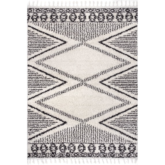 nuLOOM Cassia Moroccan Diamond Shaggy Tassel Area Rug, 5' 3" x 7' 7", Off White