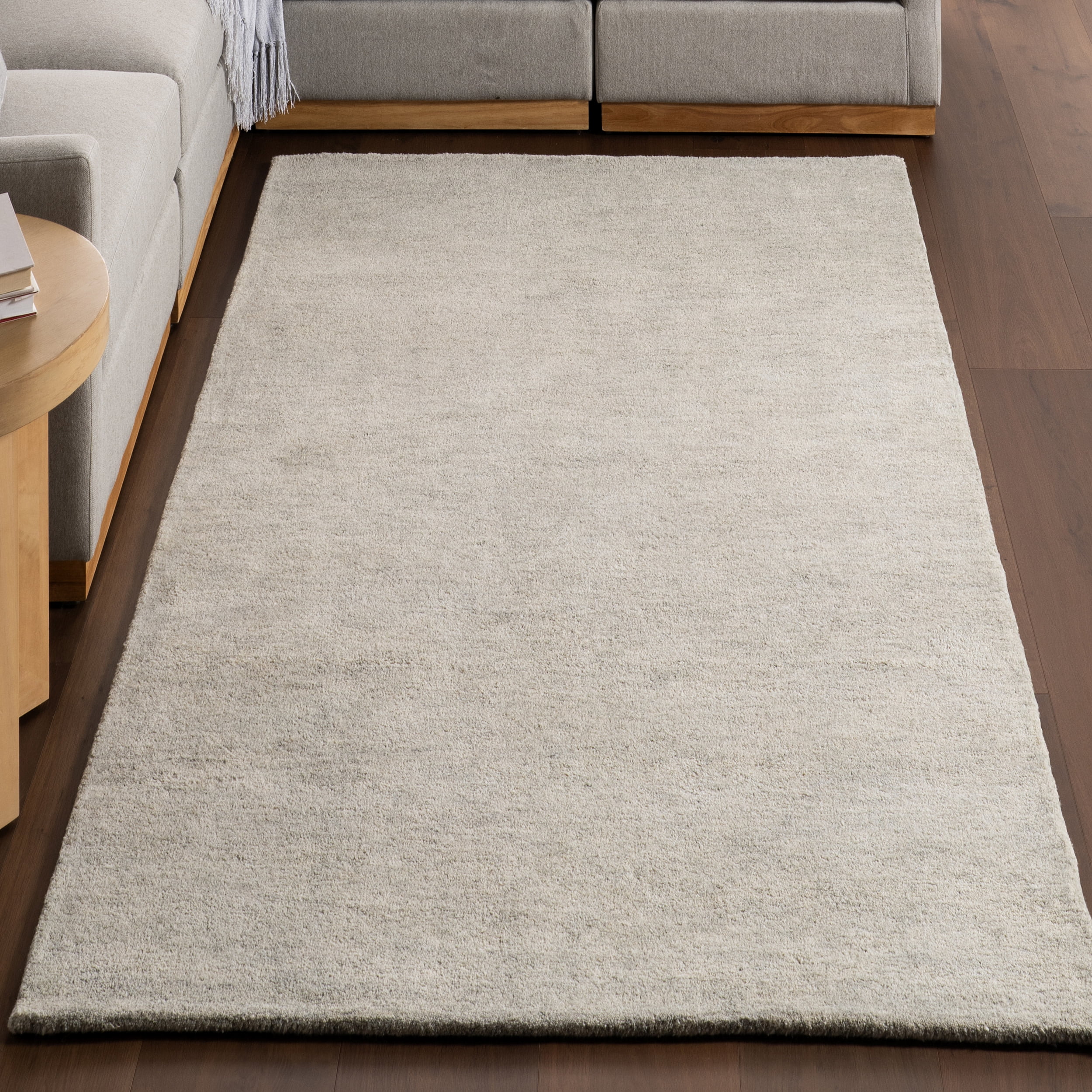 Ivory Handmade Wool Tufted Non-slip Area Rug, 2' 6" x 8'
